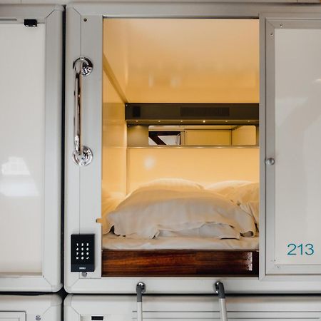 Capsule Hotel Nyhavn63 Copenhagen Exterior photo