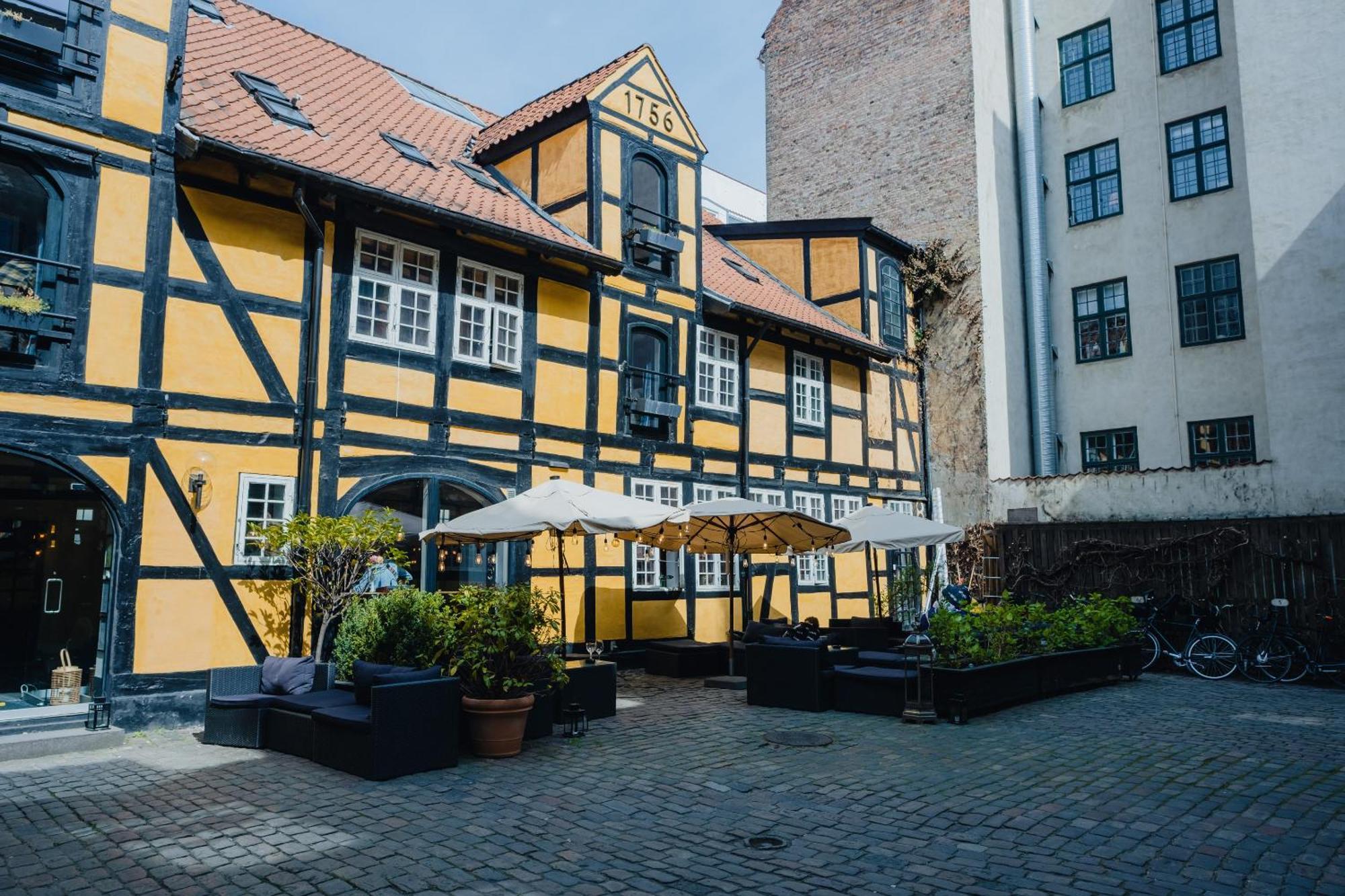 Capsule Hotel Nyhavn63 Copenhagen Exterior photo